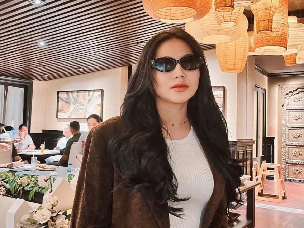 Eriska Nakesya Isyaratkan Sindiran Usai Viral Foto Young Lex Cium Wanita Lain