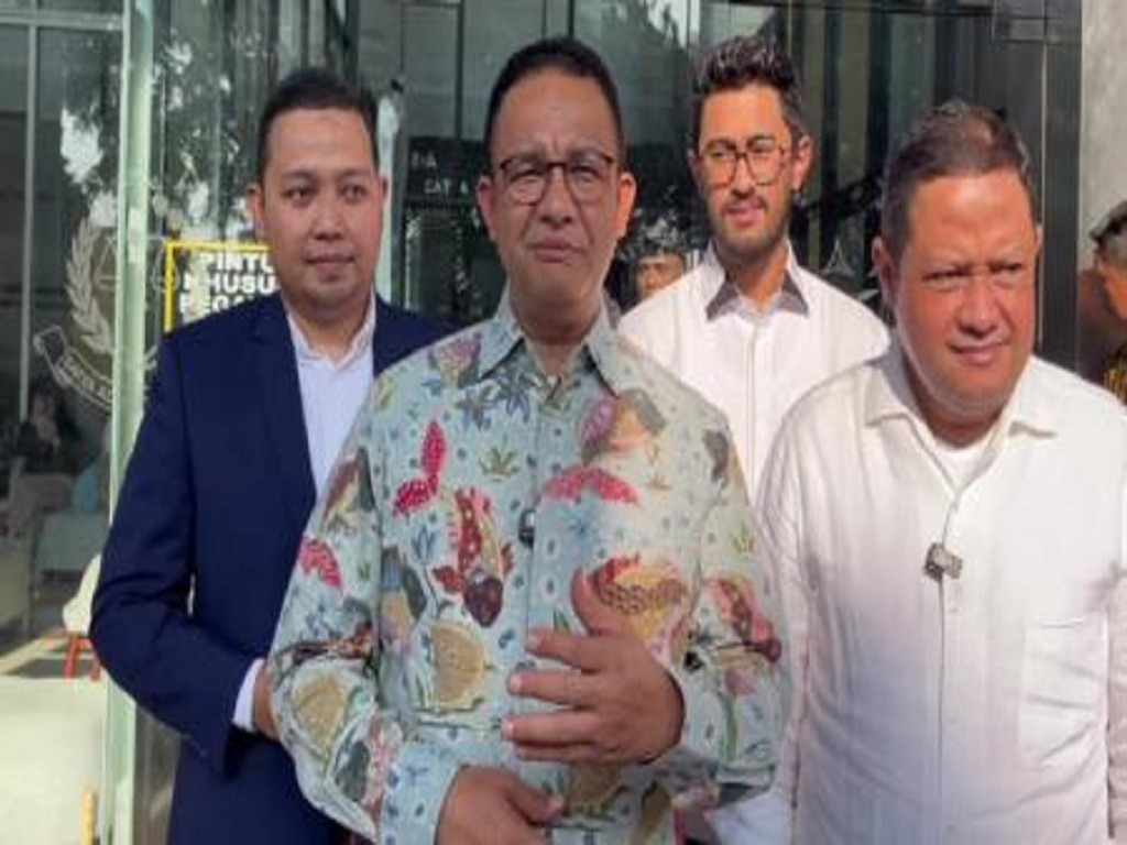 Anies Baswedan Jenguk Tom Lembong di Rutan Salemba, Berikan Hadiah Buku