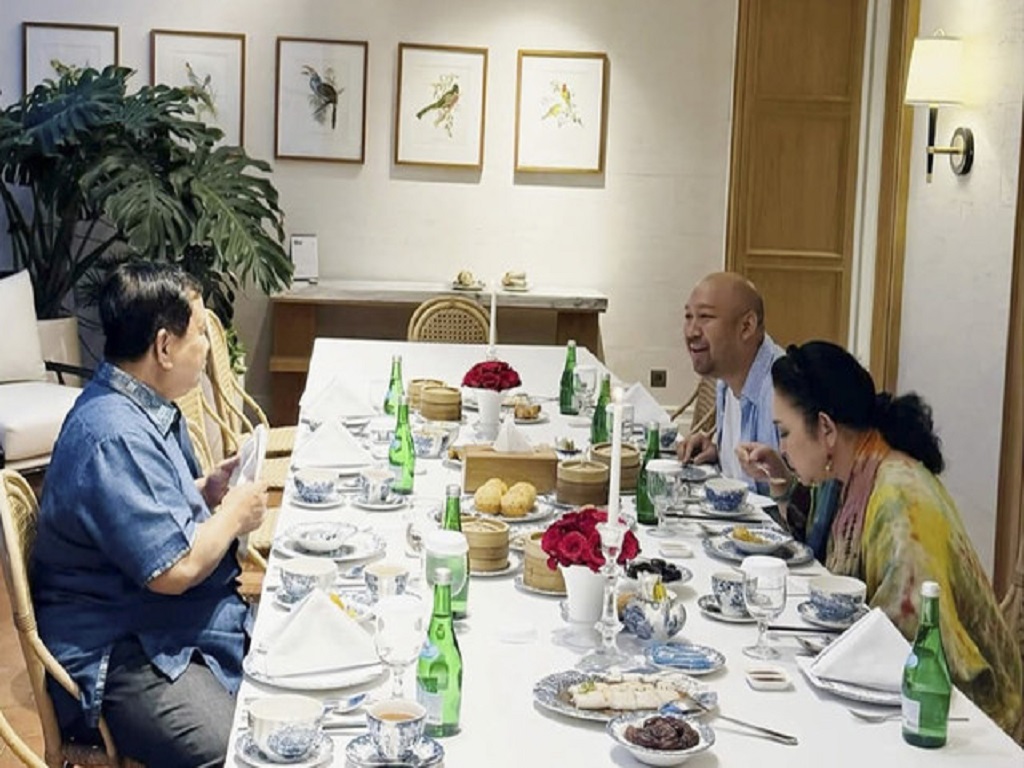 Prabowo Unggah Momen Hangatnya Buka Puasa Bareng Titiek dan Didit