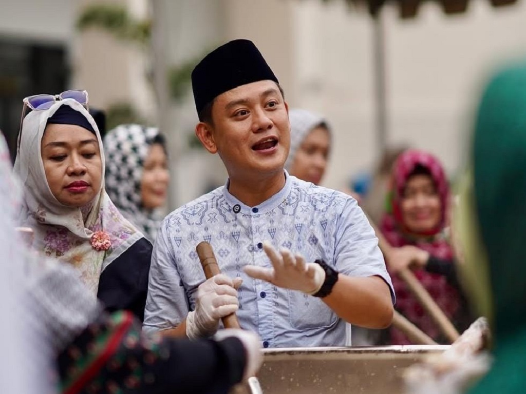 Bobon Santoso Resmi Mualaf Dipandu Ustaz Derry Sulaiman