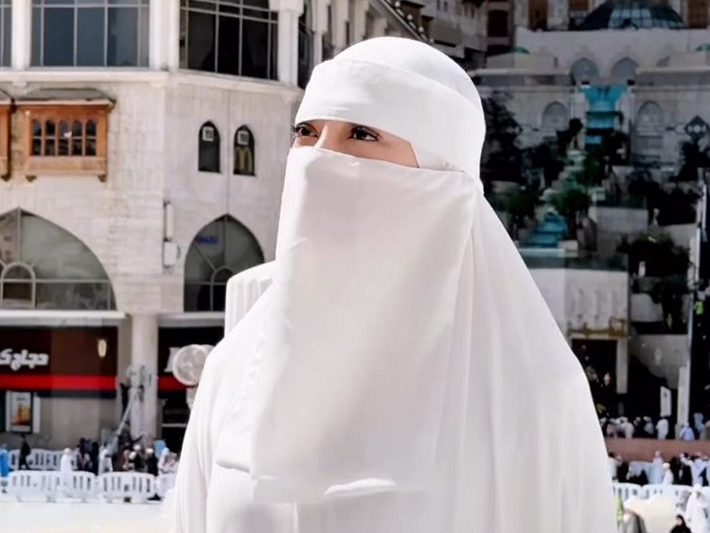 Celine Evangelista Tuai Decak Kagum Saat Pamer Penampilan Beda dengan Kenakan Cadar dan Gamis