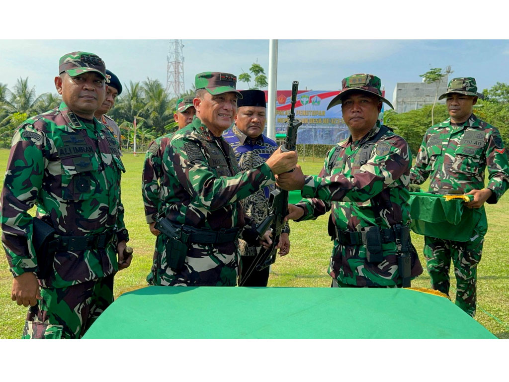 TMMD Kodim 0111 Bireuen Berhasil Gugah Hati Warga Aceh Serahkan 2 Granat dan Senjata Lengkap ke TNI AD