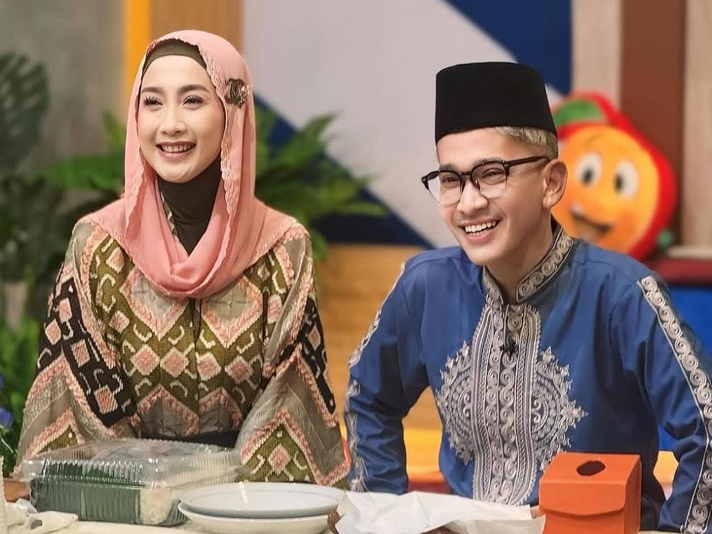Ruben Onsu dan Desy Ratnasari Serasi Tampil Islami di Tengah Kabar Bakal Lamaran