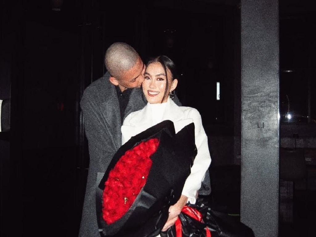 Agnez Mo Pamer Momen Langka Bucin Ugal-Ugalan ke Pacar Adam Rosyadi