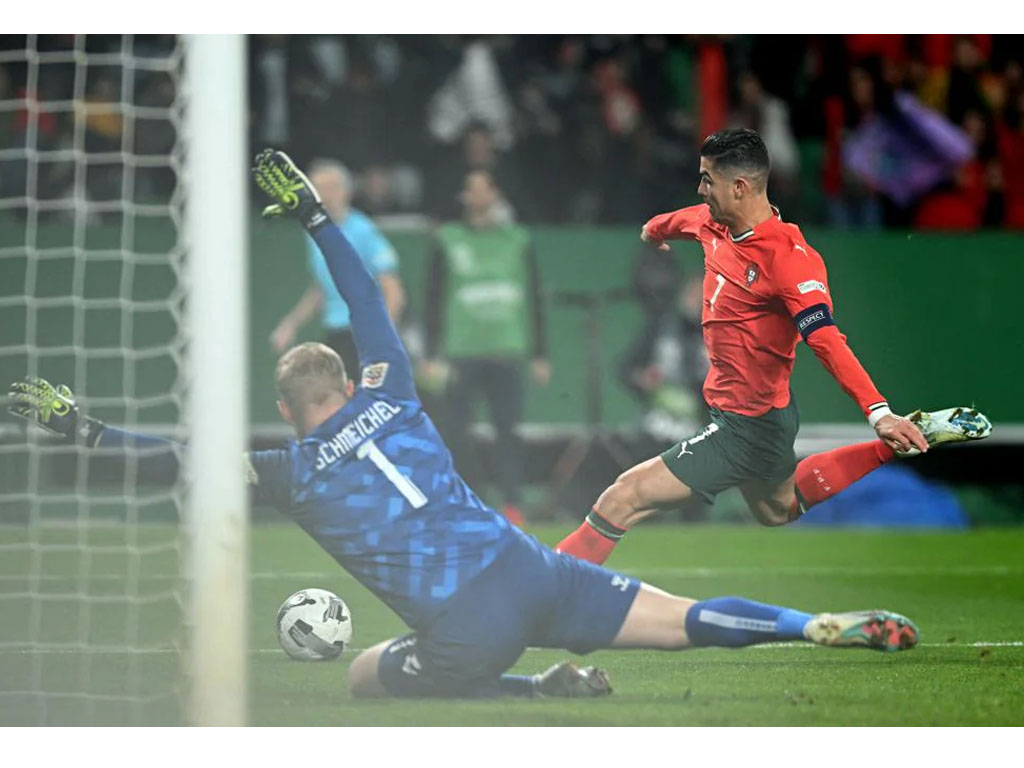 Cristiano Ronaldo Bawa Portugis Lolos ke Semifinal UEFA Nations League