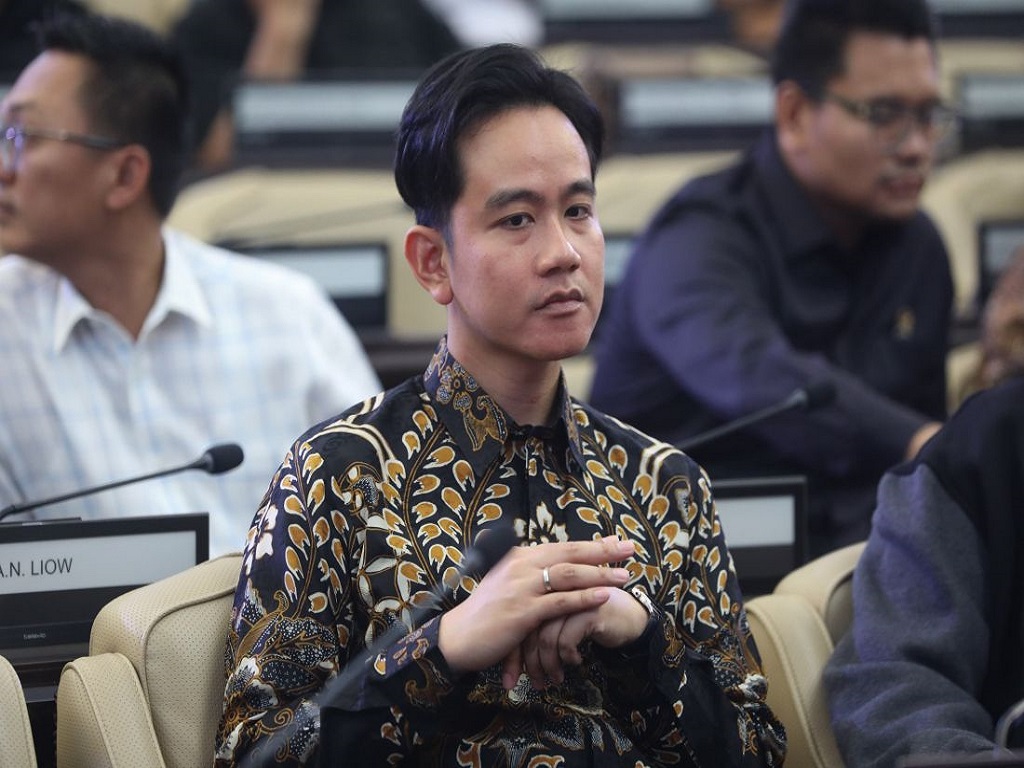 Wapres Gibran Belikan Baju Lebaran untuk Puluhan Anak Yatim di Solo
