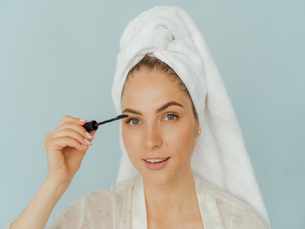 Cara Mendapatkan Tampilan Ghost Lashes yang Viral di Kalangan Gen Z