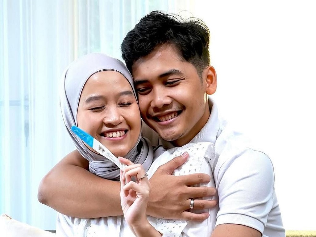 Selamat! Istri Bintang Emon Umumkan Hamil Anak Pertama