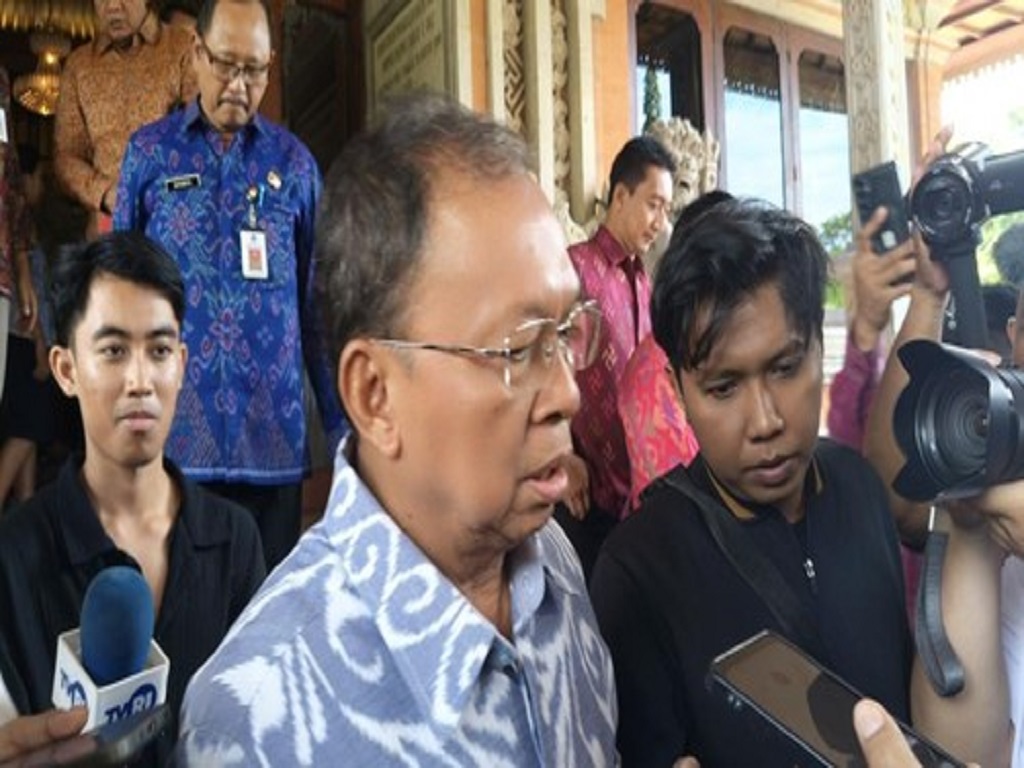 Wayan Koster Tolak KB Dua Anak demi Kelangsungan Budaya