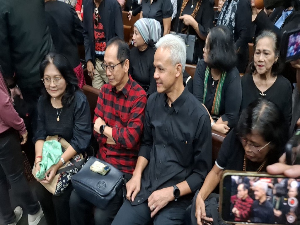 Hadiri Sidang Kasus Hasto, Ganjar: Kita Selalu Dukung, Semoga Mas Hasto Tegar