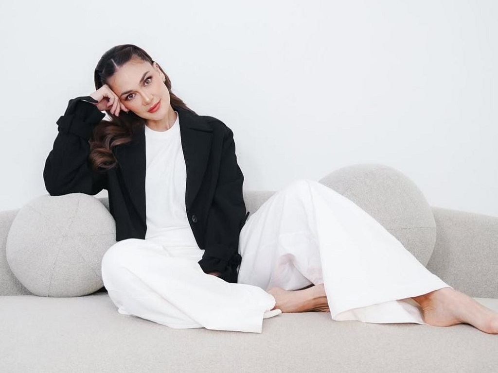 Respons Luna Maya Ketika Ditanya Soal Rencana Pernikahannya dengan Maxime Bouttier