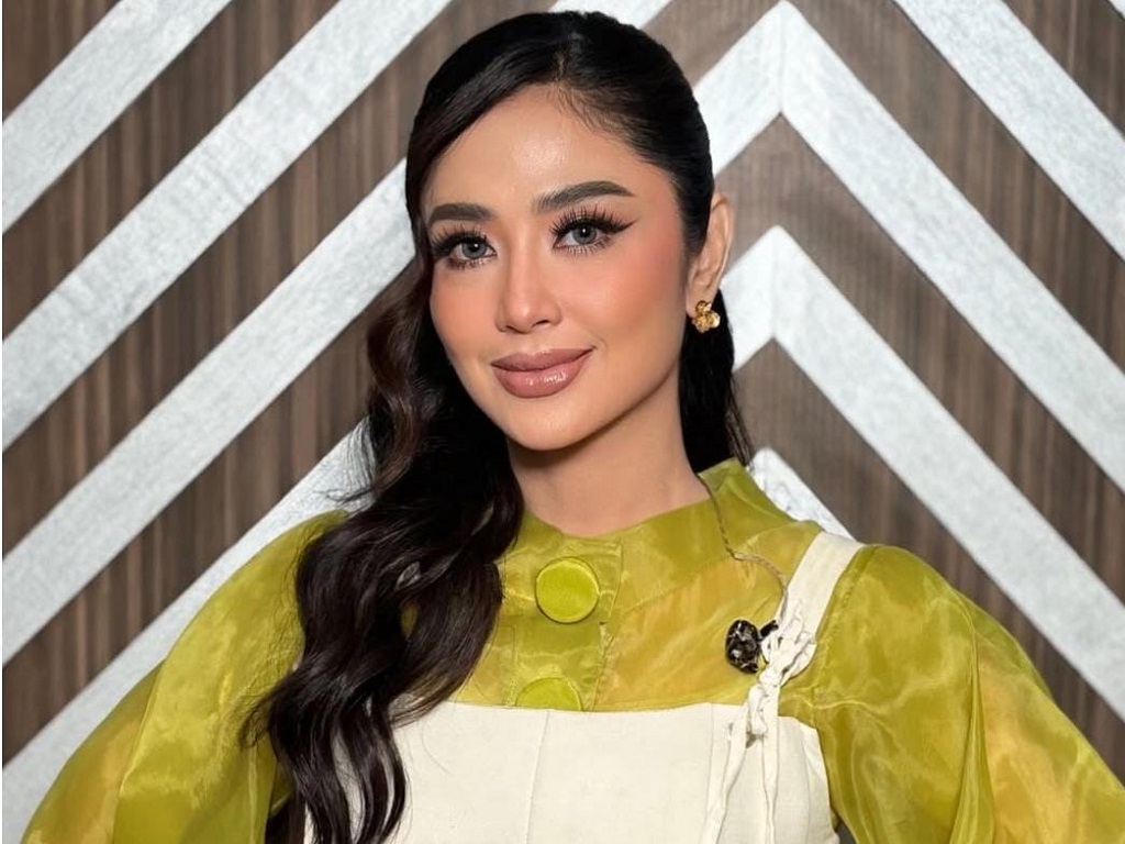 Dewi Perssik Klarifikasi Usai Disindir soal Nyanyikan Medley \'Pica Pica\' dan \'Stecu\'
