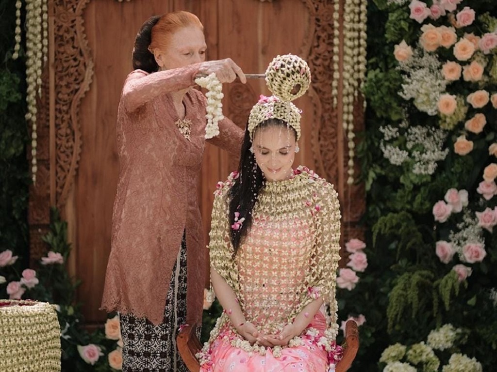 Momen Luna Maya dan Maxime Bouttier Gelar Siraman Jelang Menikah