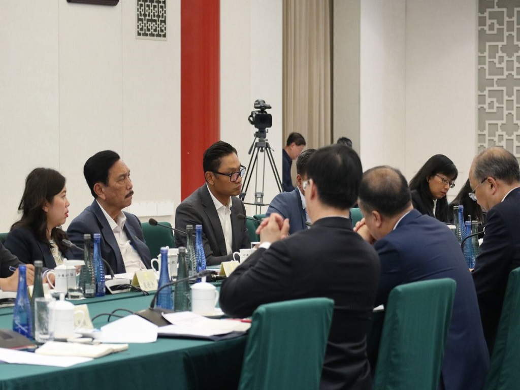 Bertemu Pejabat Tiongkok, Luhut Bahas Perang Tarif China dan Amerika Serikat