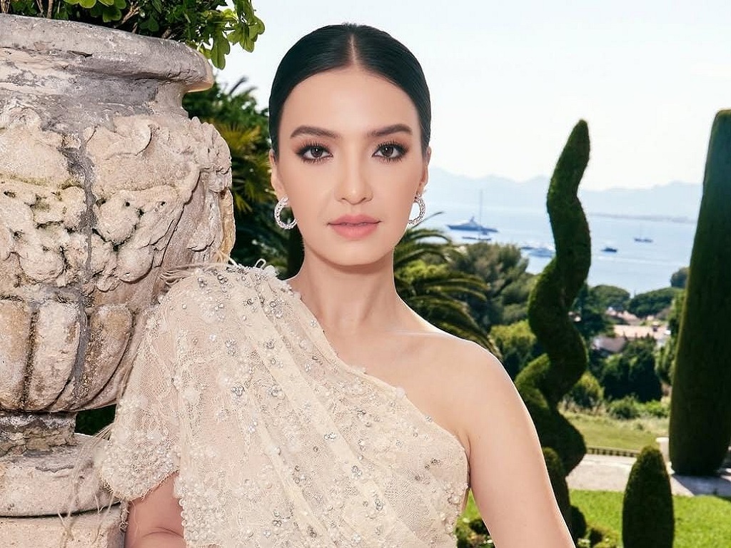 Luna Maya Serahkan Jabatan Presiden Jomblo se-Indonesia ke Raline Shah