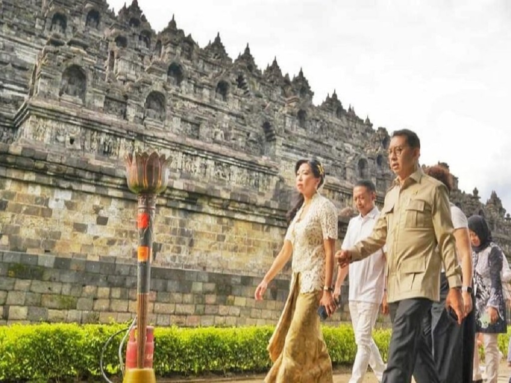Fadli Zon Sebut Rencana Pasang Stairlift Permanen di Candi Borobudur