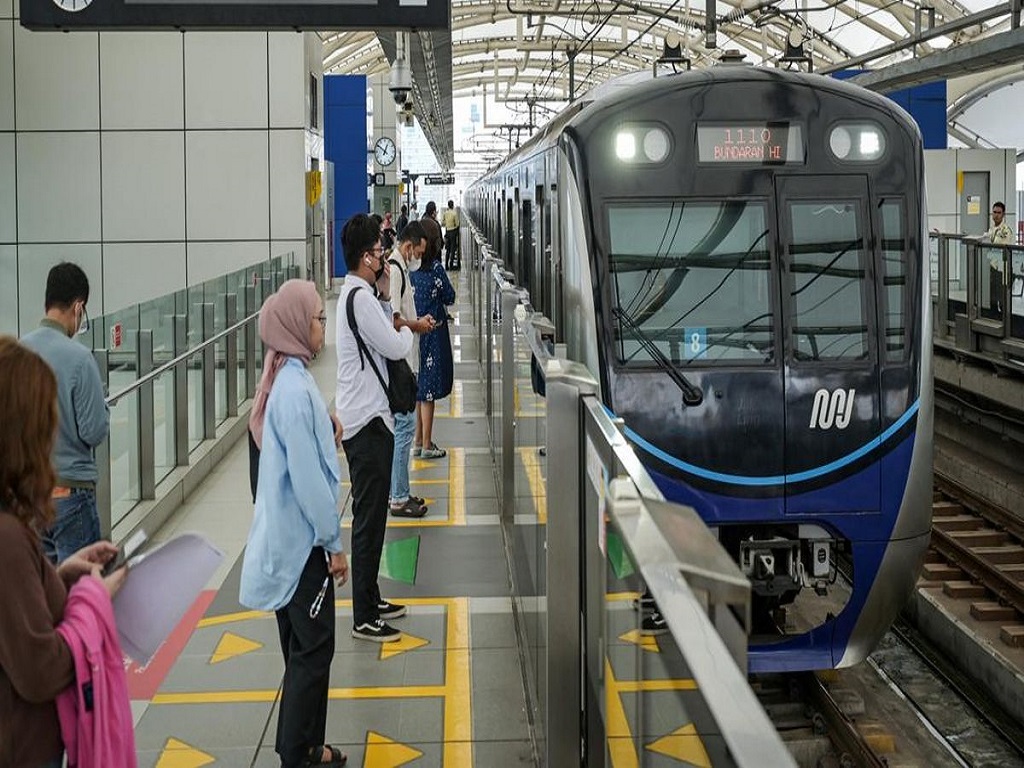 HUT Jakarta, Tarif MRT Rp1 dan Akan Perpanjang Operasional