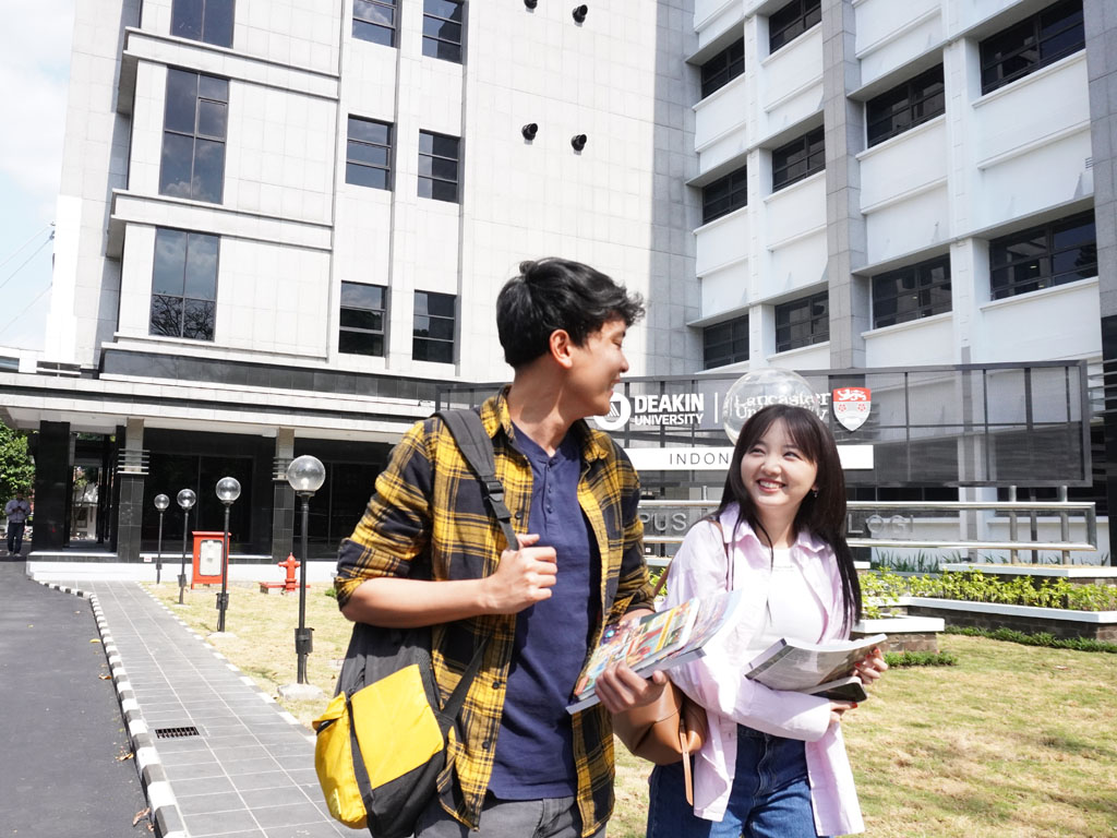 Program Gelar Ganda Bisnis dan Computer Science di DLI Sebagai Batu Loncatan Menuju Kesuksesan Internasional