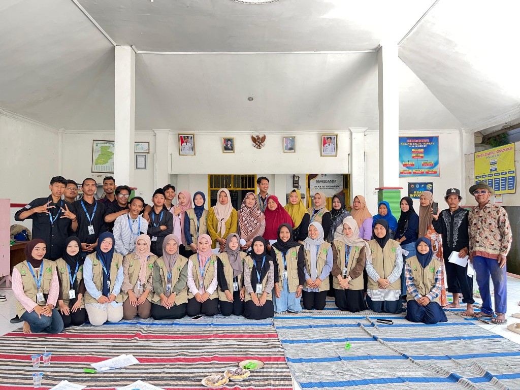 Maksimalkan Potensi UMKM Desa Sukosongo, Mahasiswa KKN 107 UINSA Gelar Workshop Digital Marketing