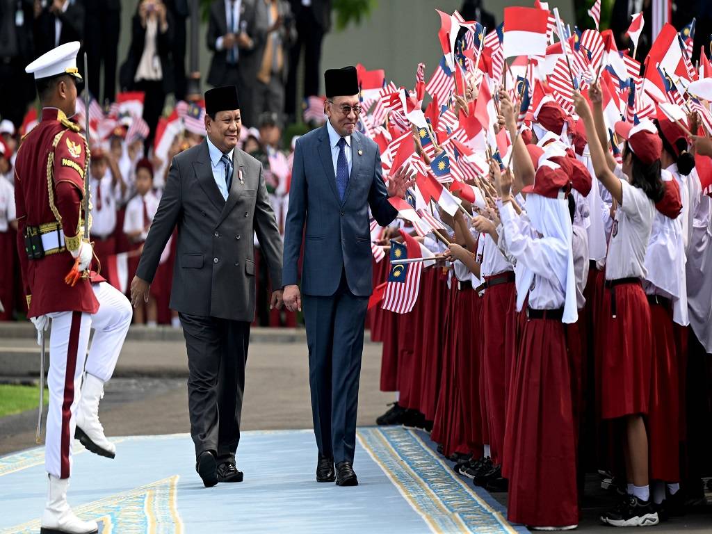 Prabowo Sambut Kunjungan PM Anwar Ibrahim di Istana Merdeka
