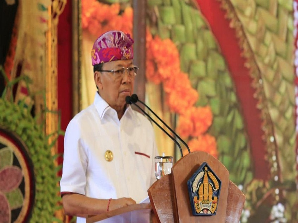 Wayan Koster Minta Masyarakat Urus Sampah Sendiri Usai Tutup TPA Suwung