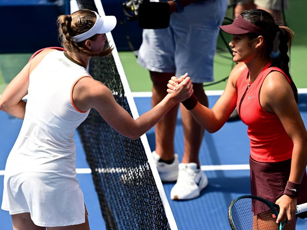 Emma Raducanu Kalah Kelas dari Elena Rybakina di Turnamen Tenis Grand Slam AS Terbuka 2025
