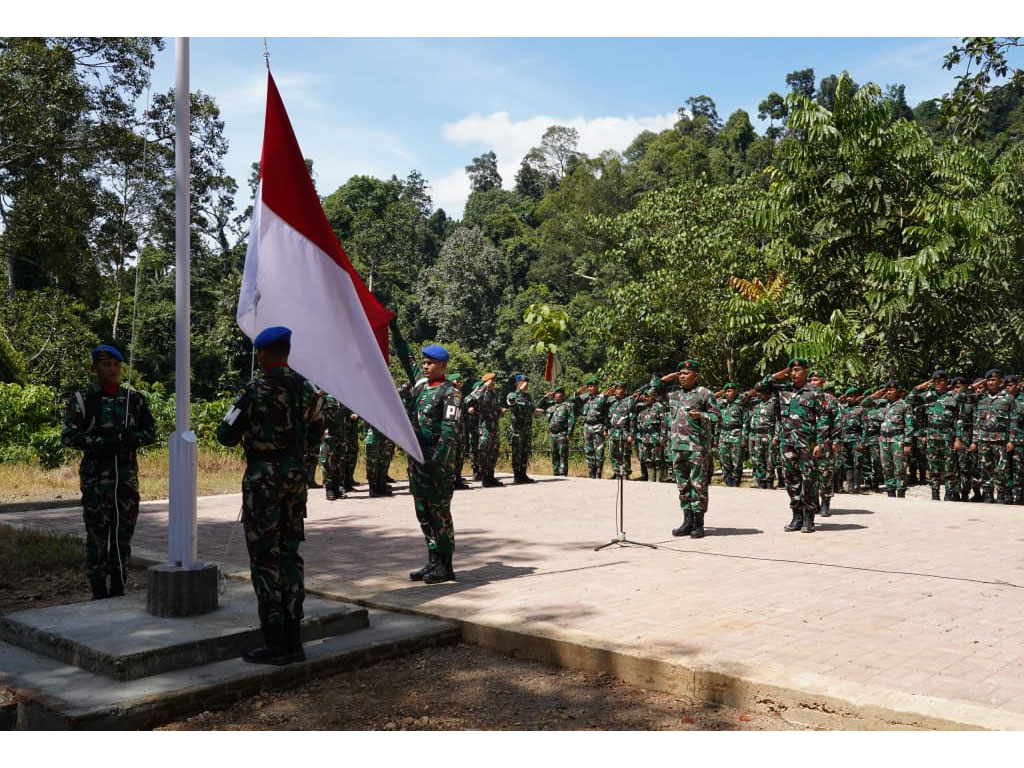 Untuk Pertama Kali Prajurit TNI Kibarkan Bendera Merah Putih di Kompleks Makam Pahlawan Nasional Cut Meutia