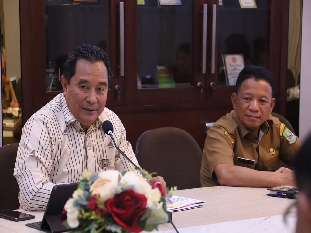 Dirjen Polpum Kemendagri Bahtiar Ajak Jajaran Forkopimda Kota Bekasi dan Kabupaten Karawang Aktifkan Siskamling