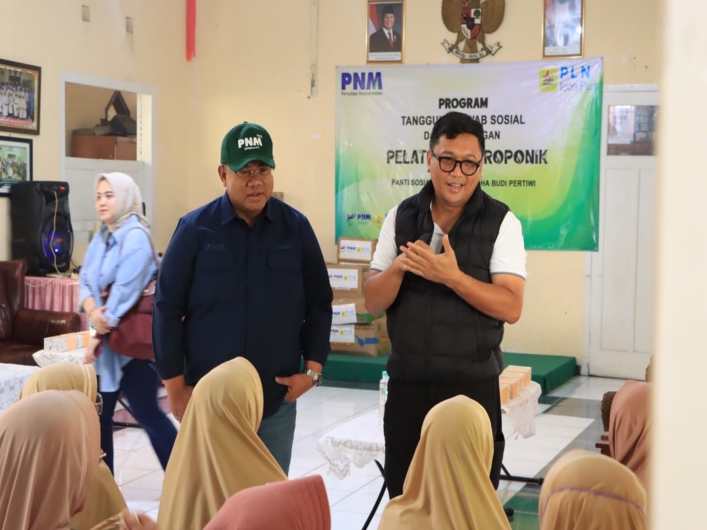 Berbagi dan Menginspirasi, PLN Icon Plus dan PNM Gelar TJSL di Bandung