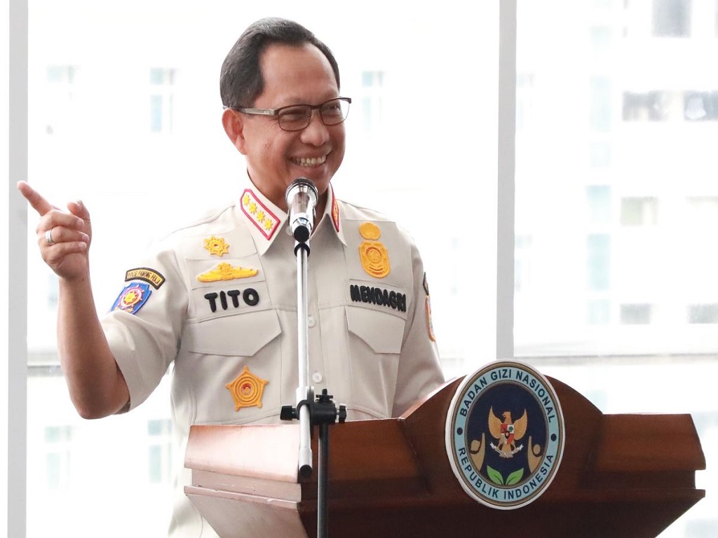 Mendagri Keluarkan SE Larang Kepala Daerah Keluar Negeri