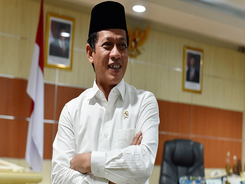 Menteri Lingkungan Hidup Segel Perusahaan Tambang & Sawit di Sumbar-Sumut