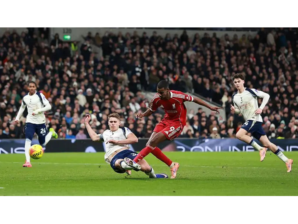 Liverpool Menang Tipis Lawan Tottenham Hotspur dengan Sembilan Pemain di Liga Premier Inggris