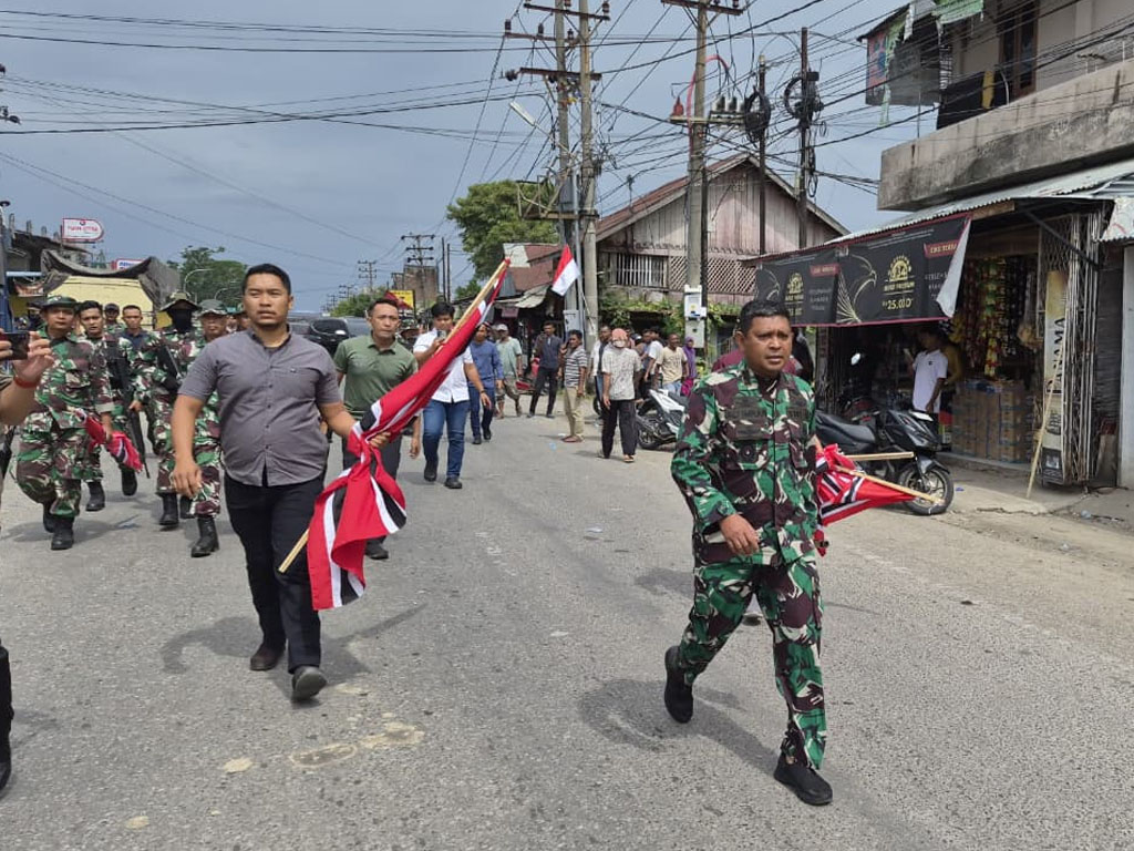 Danrem 011 Lilawangsa Aceh Kol Inf Ali Imran Bersama Prajurit TNI dan Polri serta Warga Bubarkan Aksi Sekelompok Orang Bawa Bendera Separatis GAM