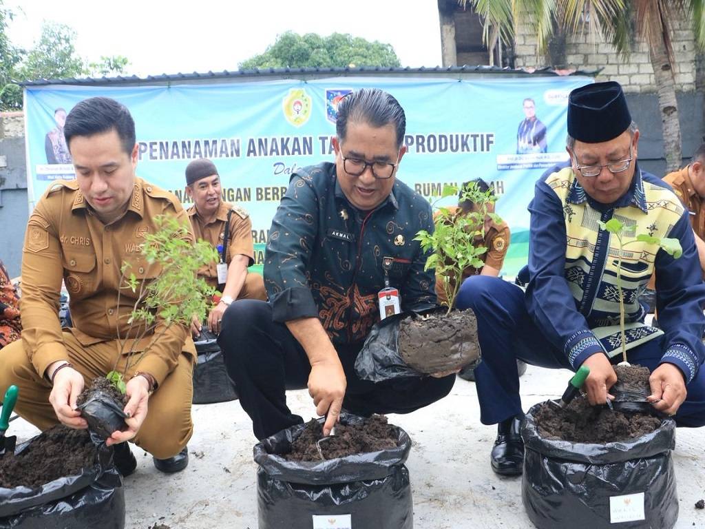 Melalui Aksi Nyata, Dirjen Polpum Akmal Malik Perkuat Toleransi dan Kerukunan Melalui Gerakan Tanam Pangan di Kota Kupang