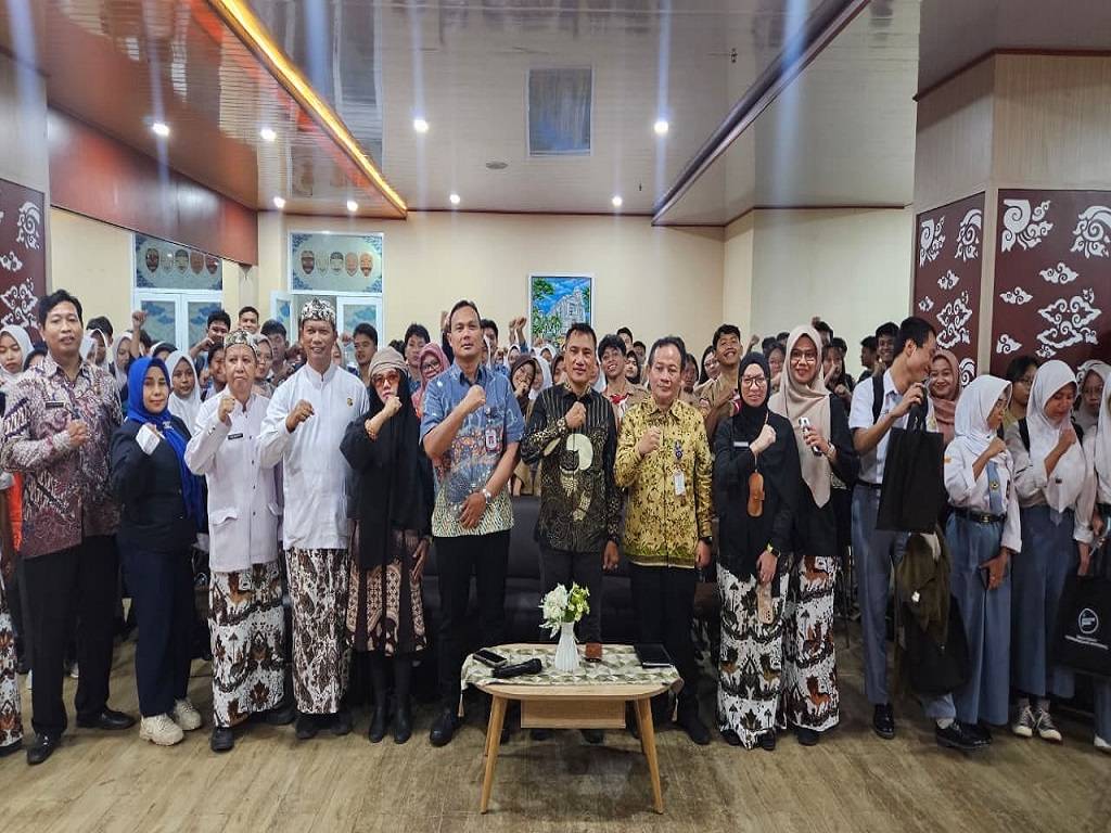 Tangkal Ekstrimisme berbasis Kekerasan, Ditjen Polpum Laksanakan Penguatan dan Pencegahan Bersama Pelajar se Kota Cirebon