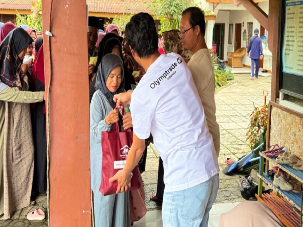 “Ini Kali Kedua Saya Hadir; Dan Tetap Menjadi Hal Terkeren”: Para Pedagang Siap Menyambut Ramadan di Indonesia