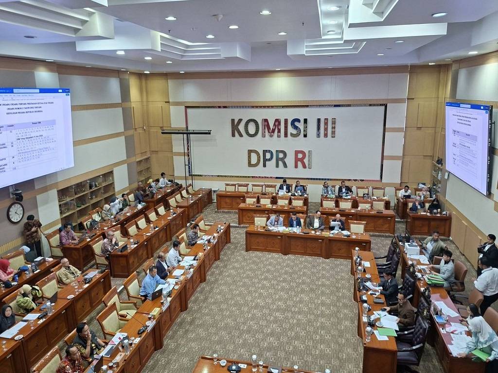 DPR dan Pemerintah Sepakat RUU Polri Atur Usia Pensiun 59 dan 60 Tahun