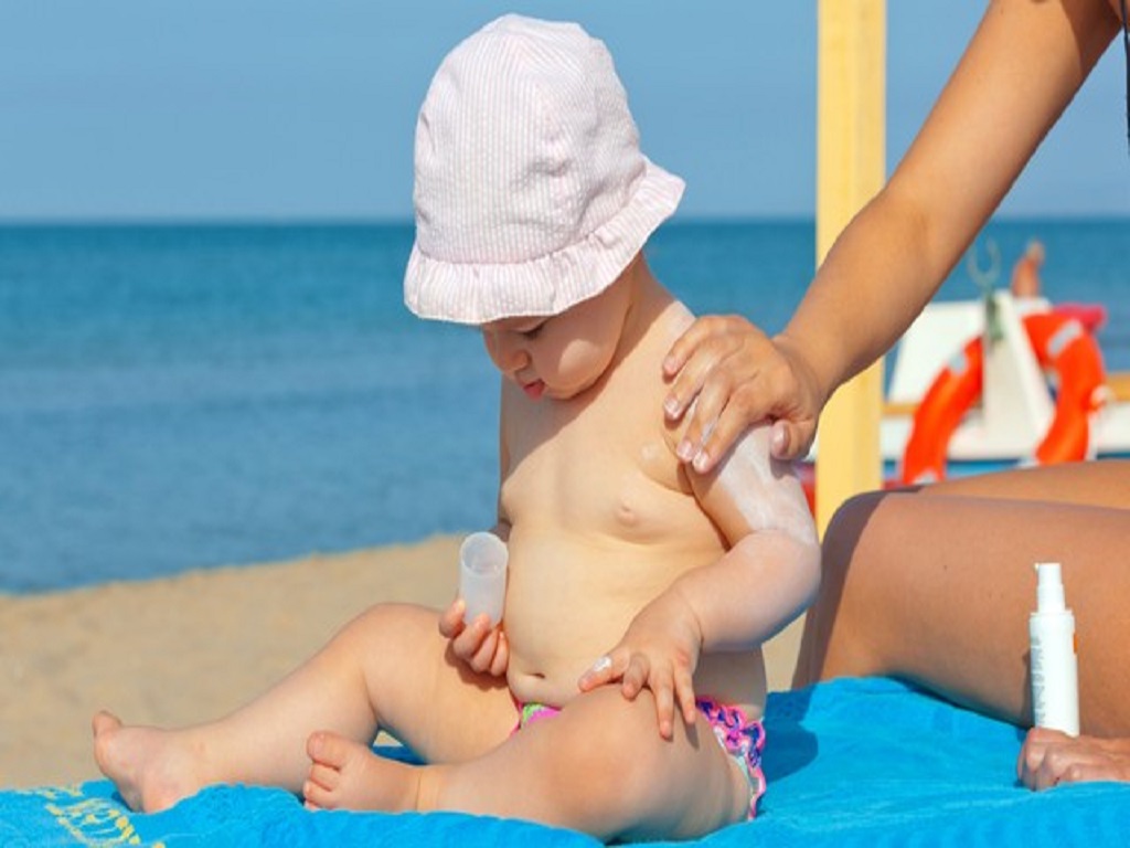 Ciri-Ciri Sunscreen yang Aman untuk Kulit Bayi dan Anak