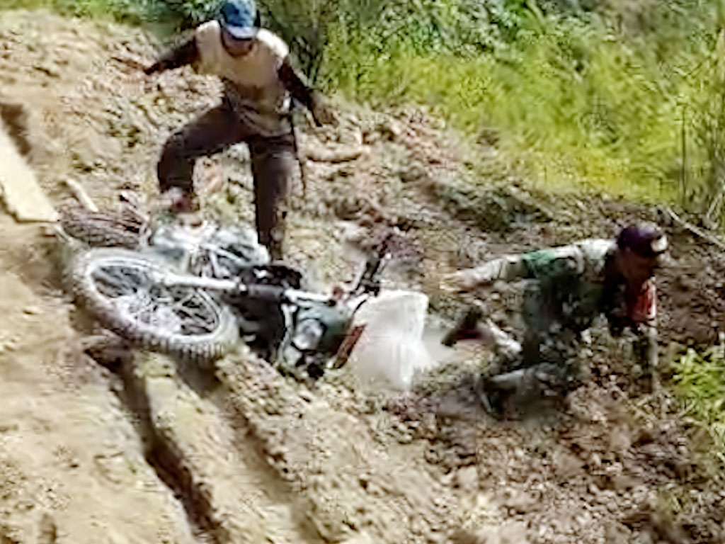 Kisah Prajurit TNI AD Jungkir Balik Bangun Jembatan Gantung di Pedalaman Gayo Lues di Aceh