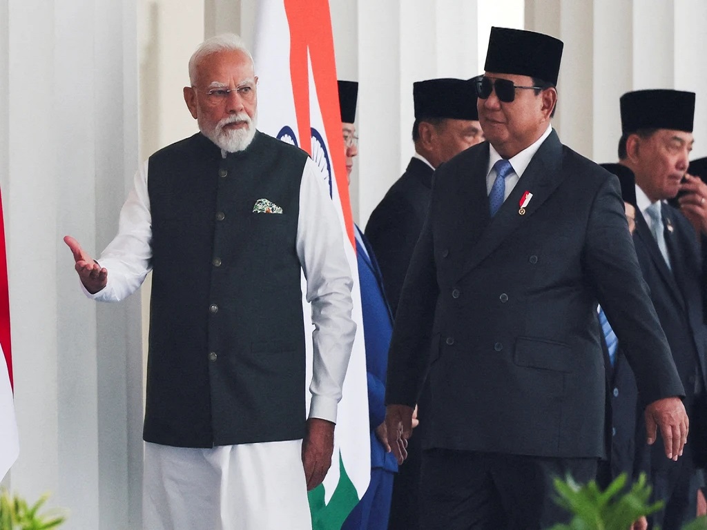 Presiden Prabowo Anugerahkan Penghargaan Tertinggi Bintang Adipurna ke PM India Modi